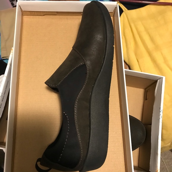 Clark’s Chocolate Brown Casual Leather Shoe - Picture 3 of 7